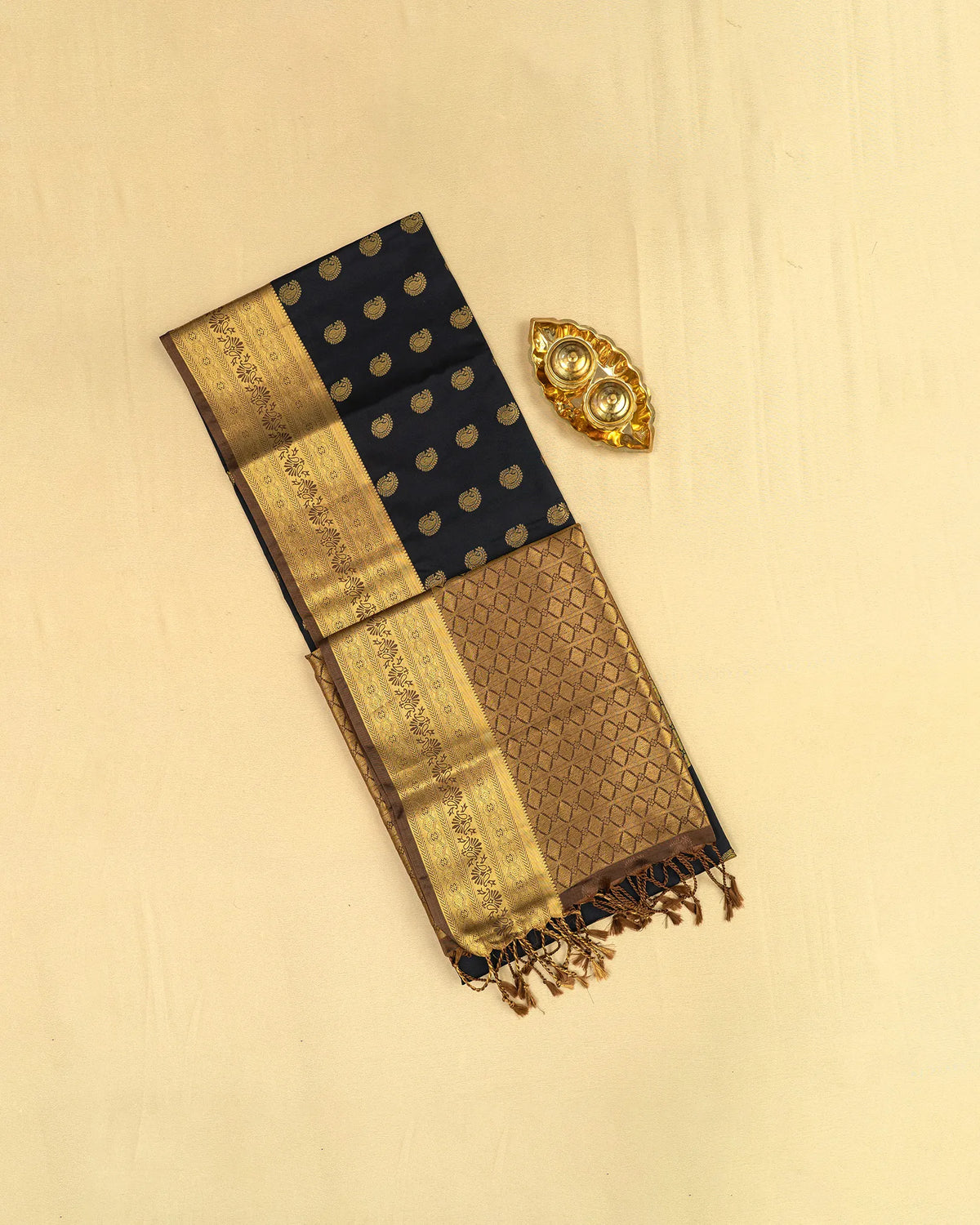 SC4585 -Soft silk with gold zari butta and contrast border