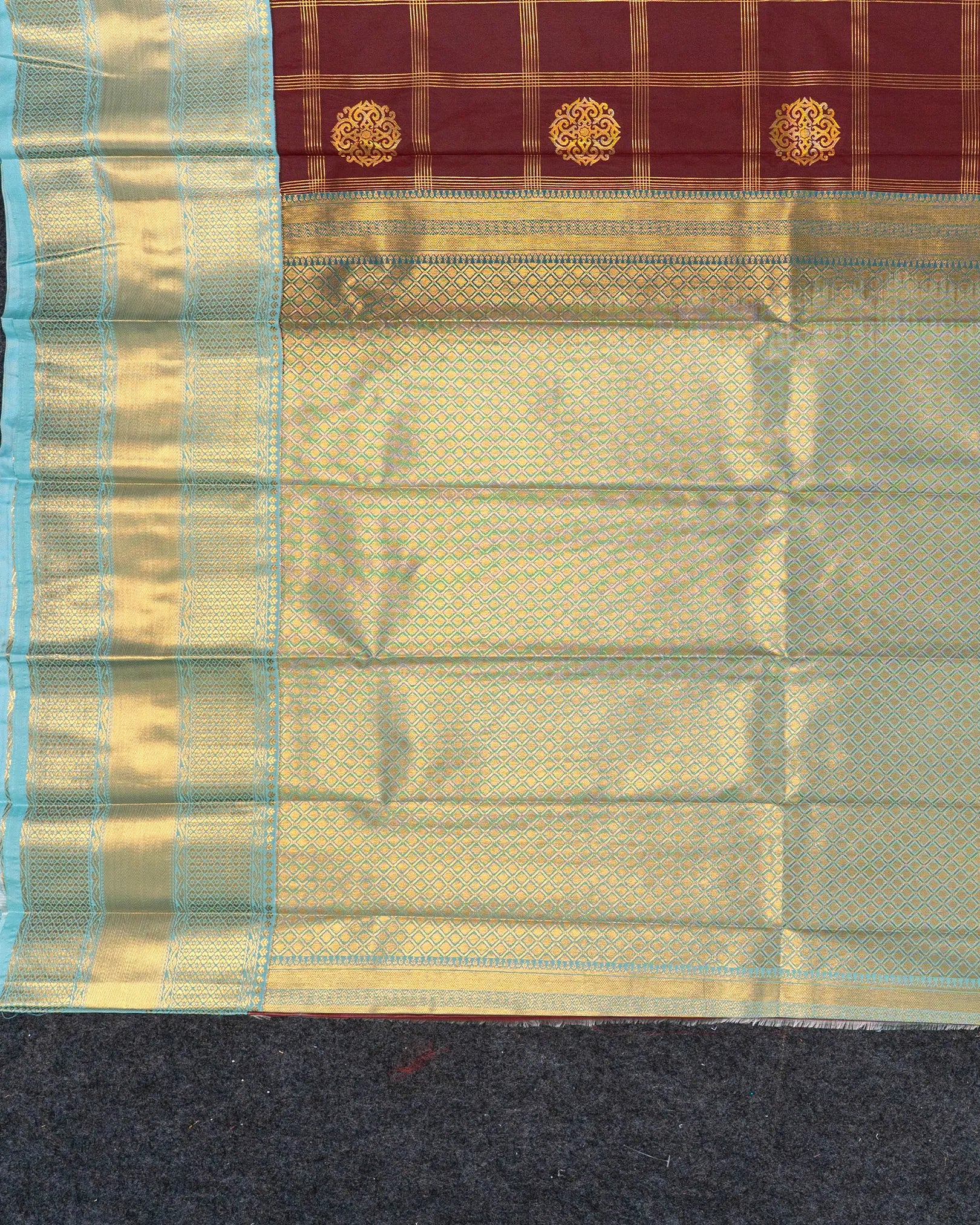 SC3469 - Silk Saree With Check Body And Contrast Border