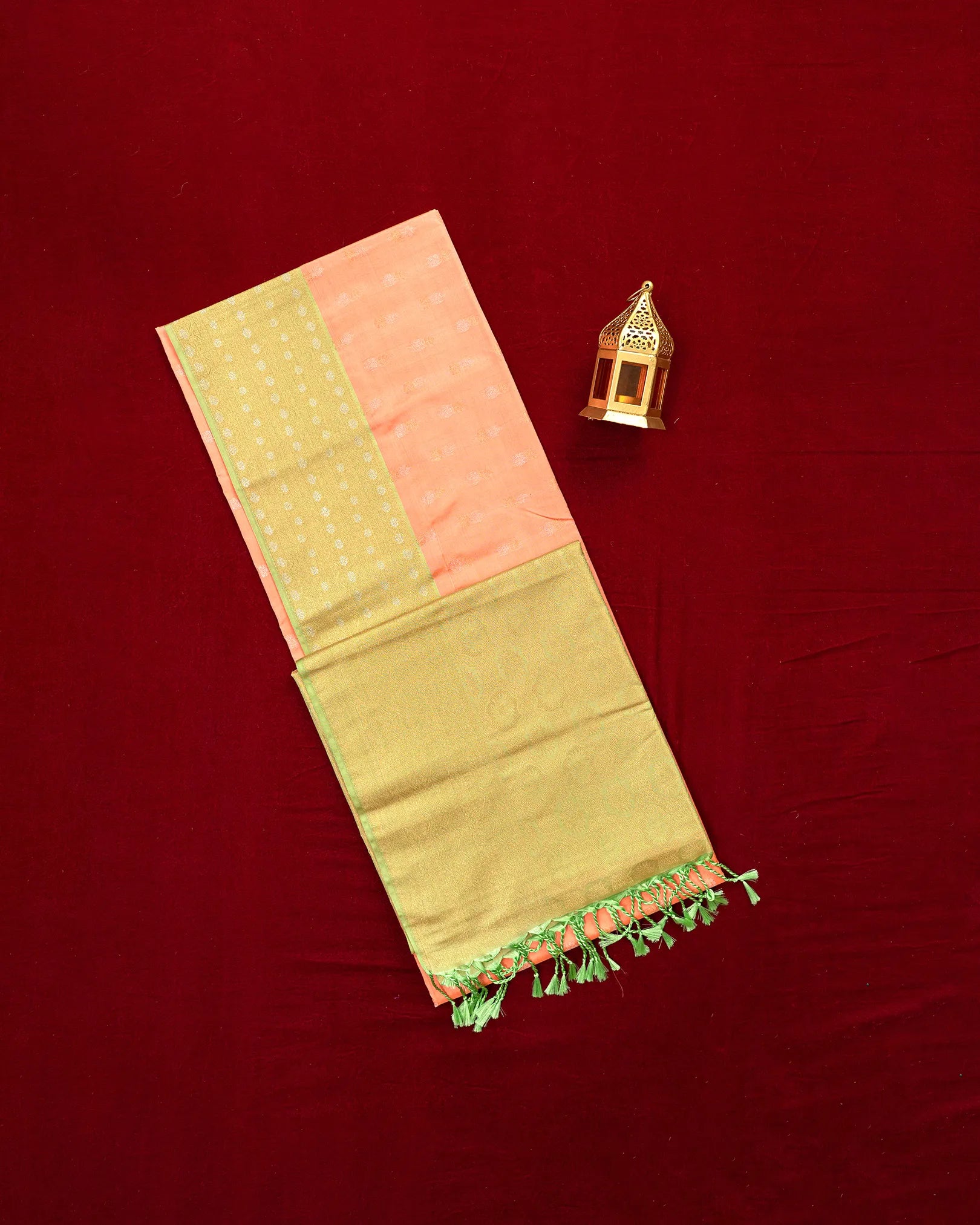 SC4587 - Litchi Silk With Zari Lines Along Body