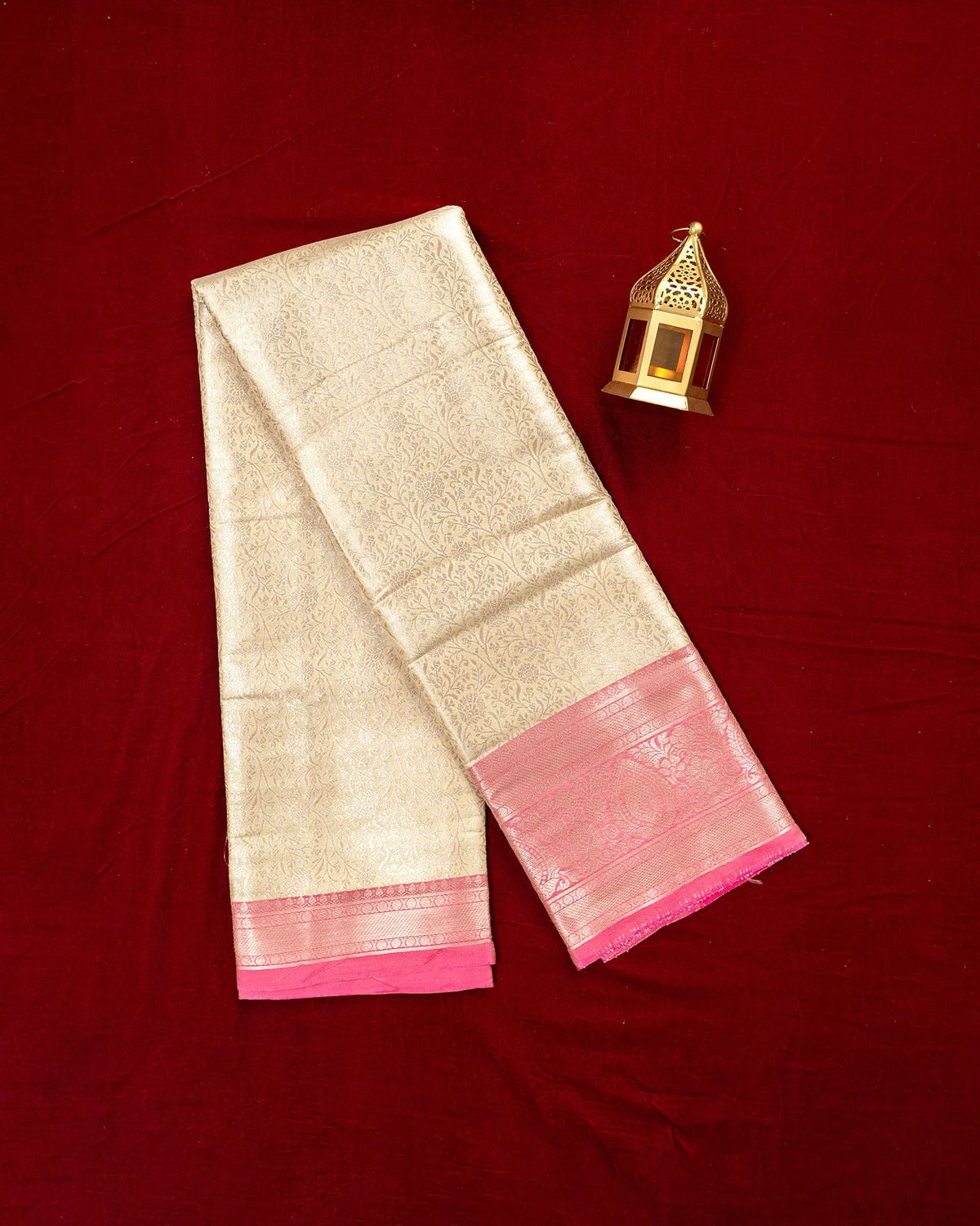 SC4811 - Tissue with jaquard body and contrast border
