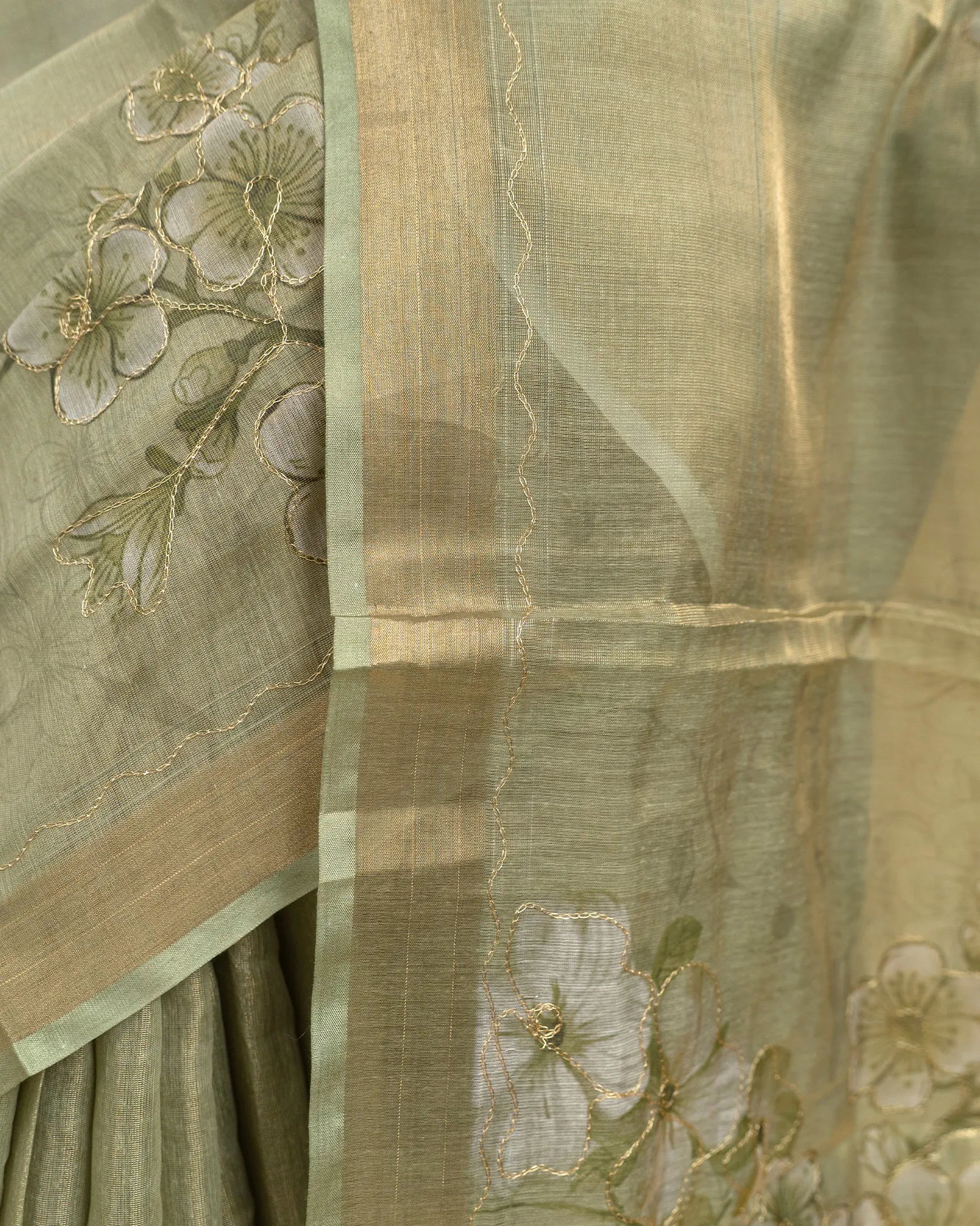SC3149 - Tissue Saree With Foil Over The Body
