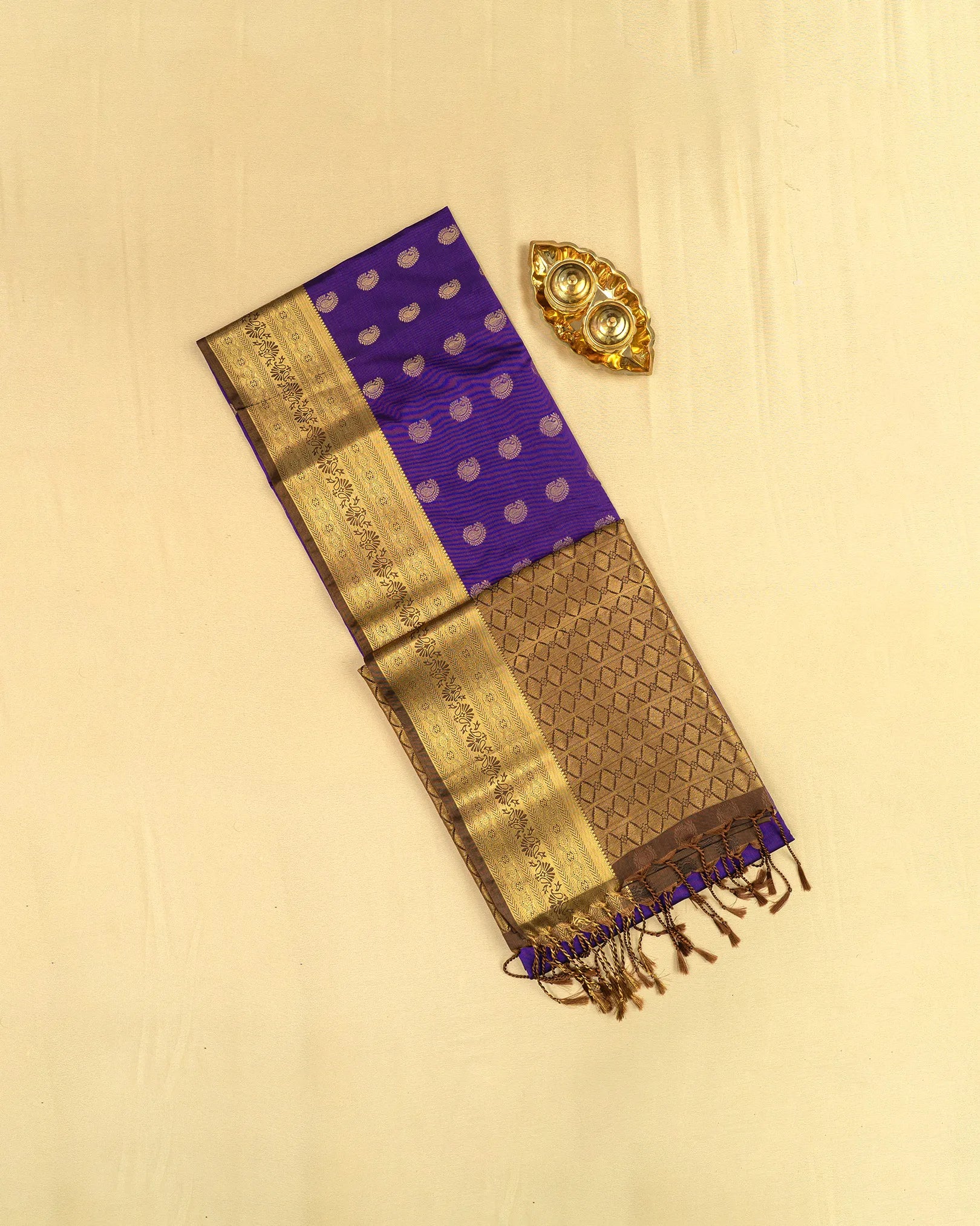 SC4585 -Soft silk with gold zari butta and contrast border