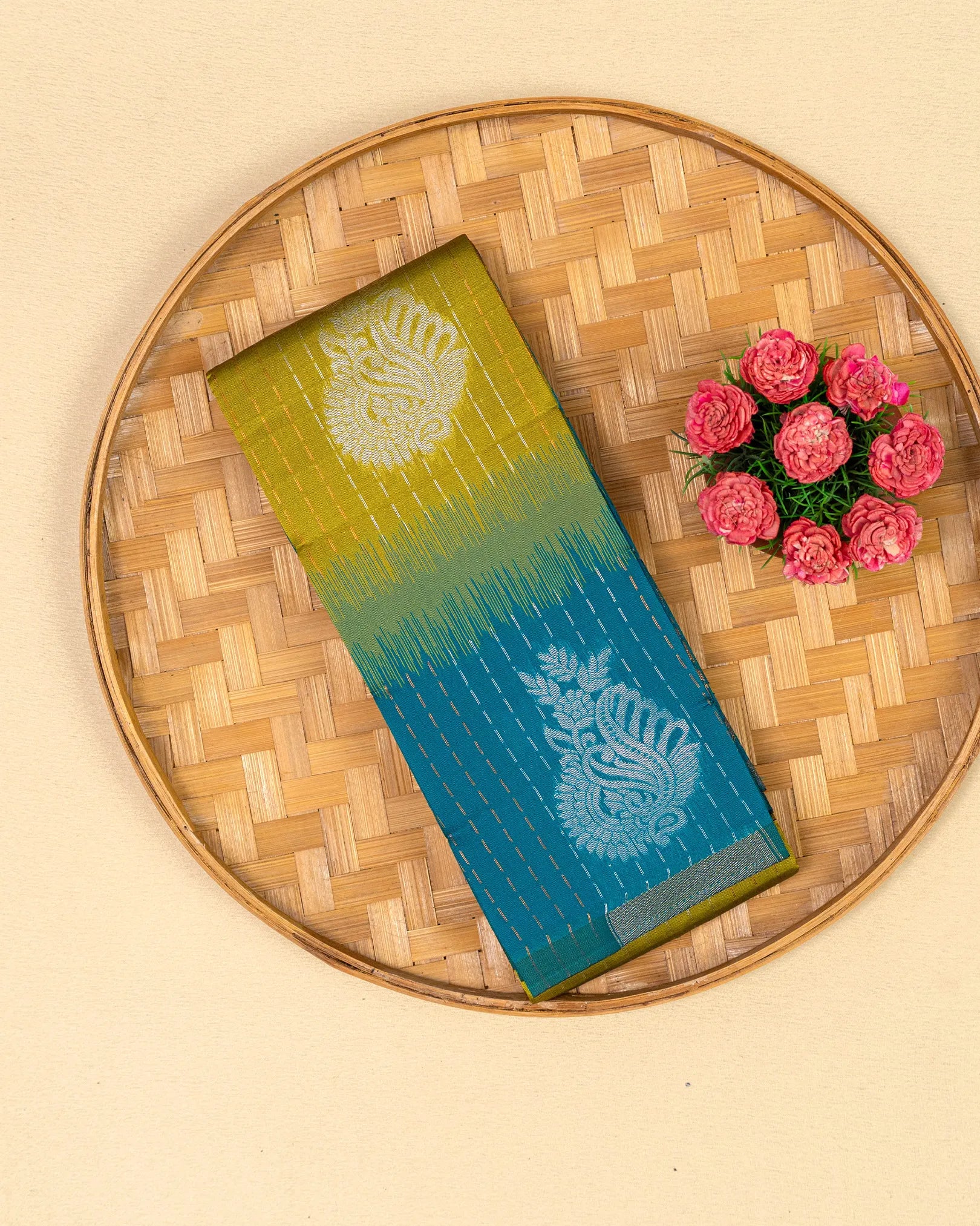 SC4402 - Litchi Silk With Zari Lines Along Body