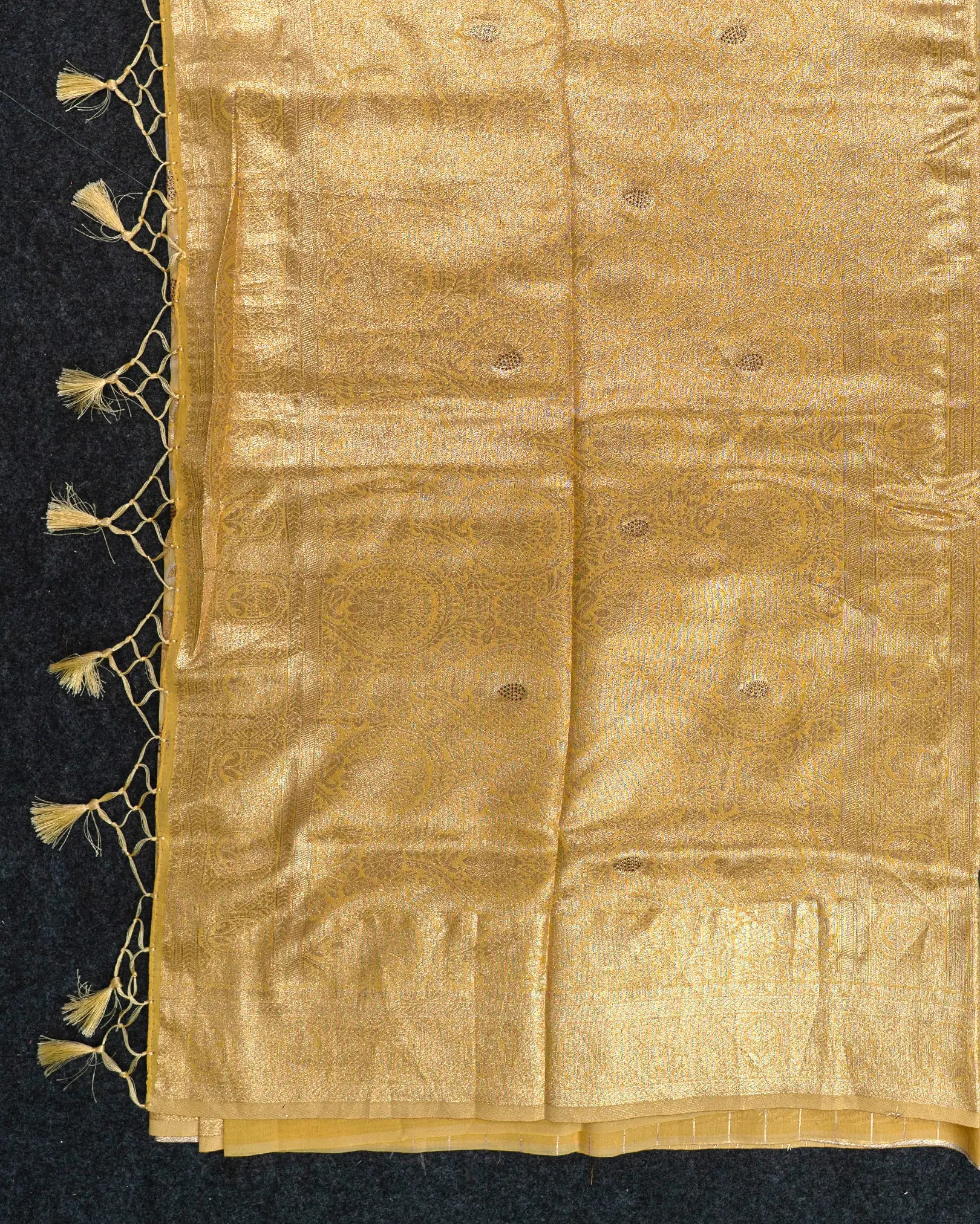 SC3259 - Cotton brasso with zari butta and copper stone