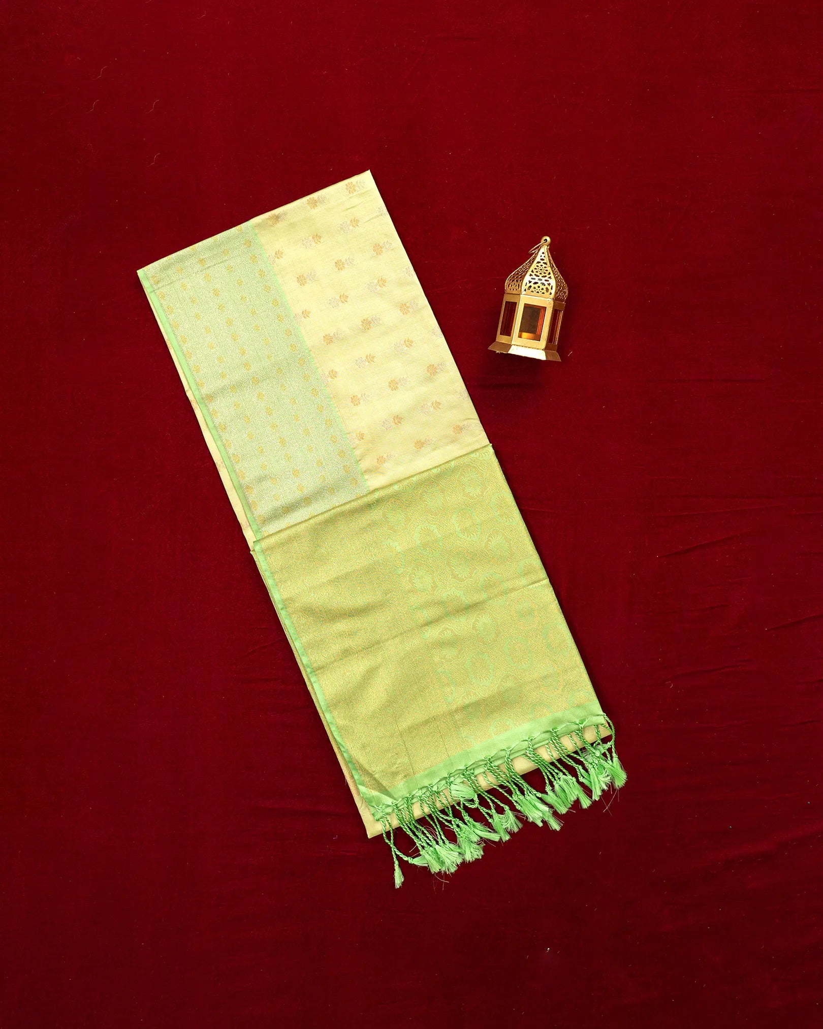 SC4587 - Litchi Silk With Zari Lines Along Body