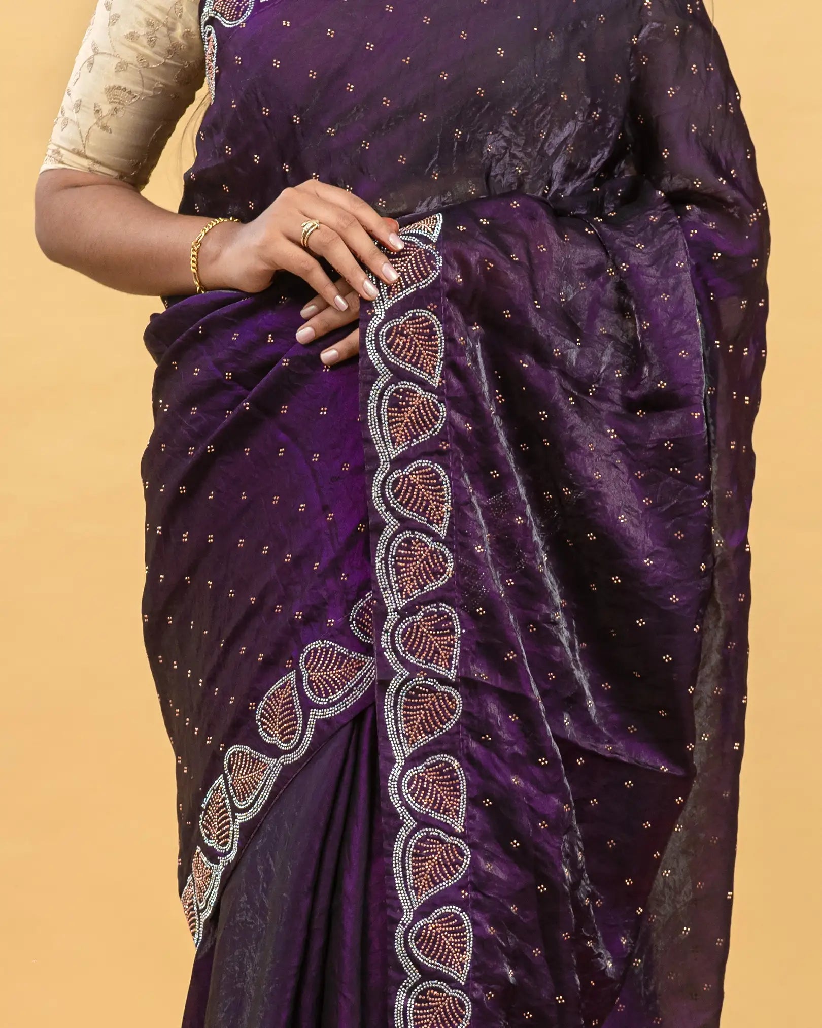 SC4131 - Fendy Material With Stone