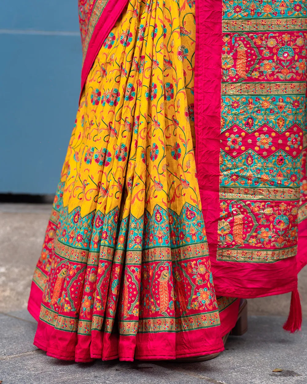 SC5872 - BANDHINI SAREE WITH MIRROR STONE