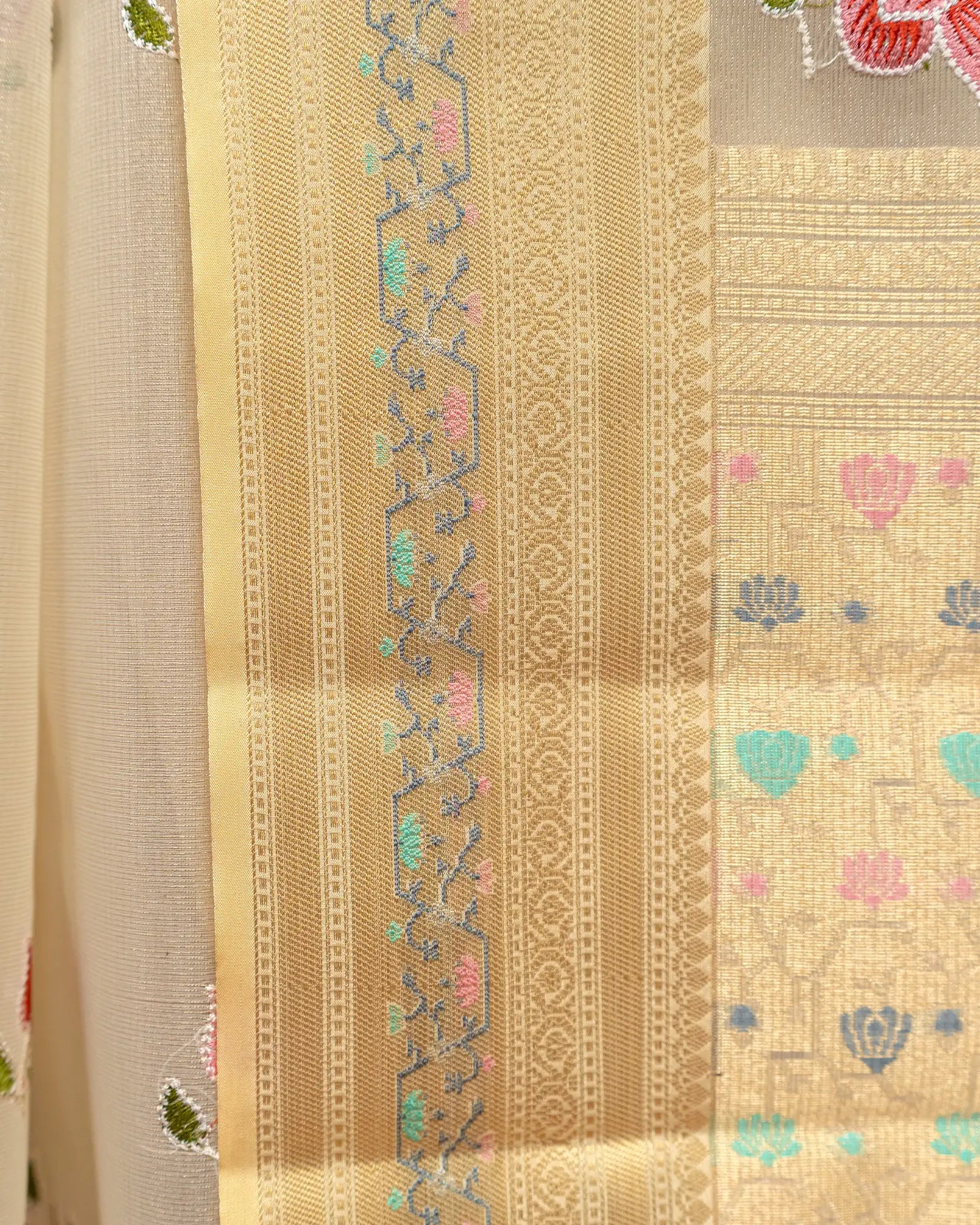SC4063 - Tissue Saree With Rich Embroidery And Meena Butta Along Border
