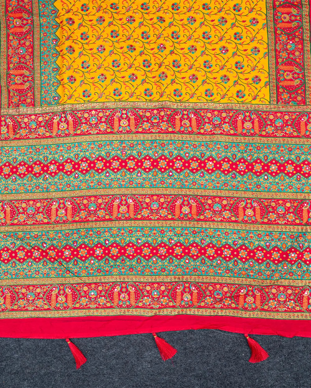 SC5872 - BANDHINI SAREE WITH MIRROR STONE