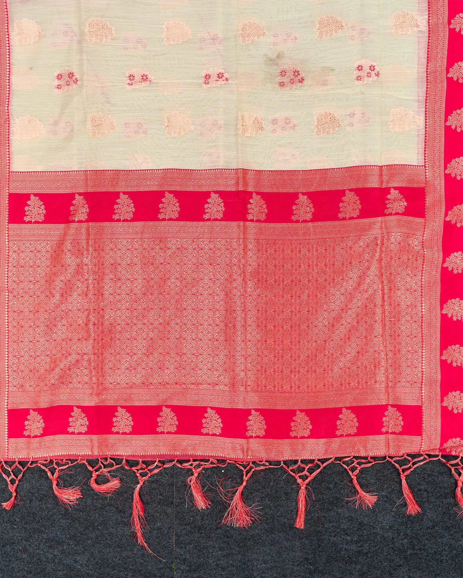 SC3910 - Linen with copper butta and contrast border