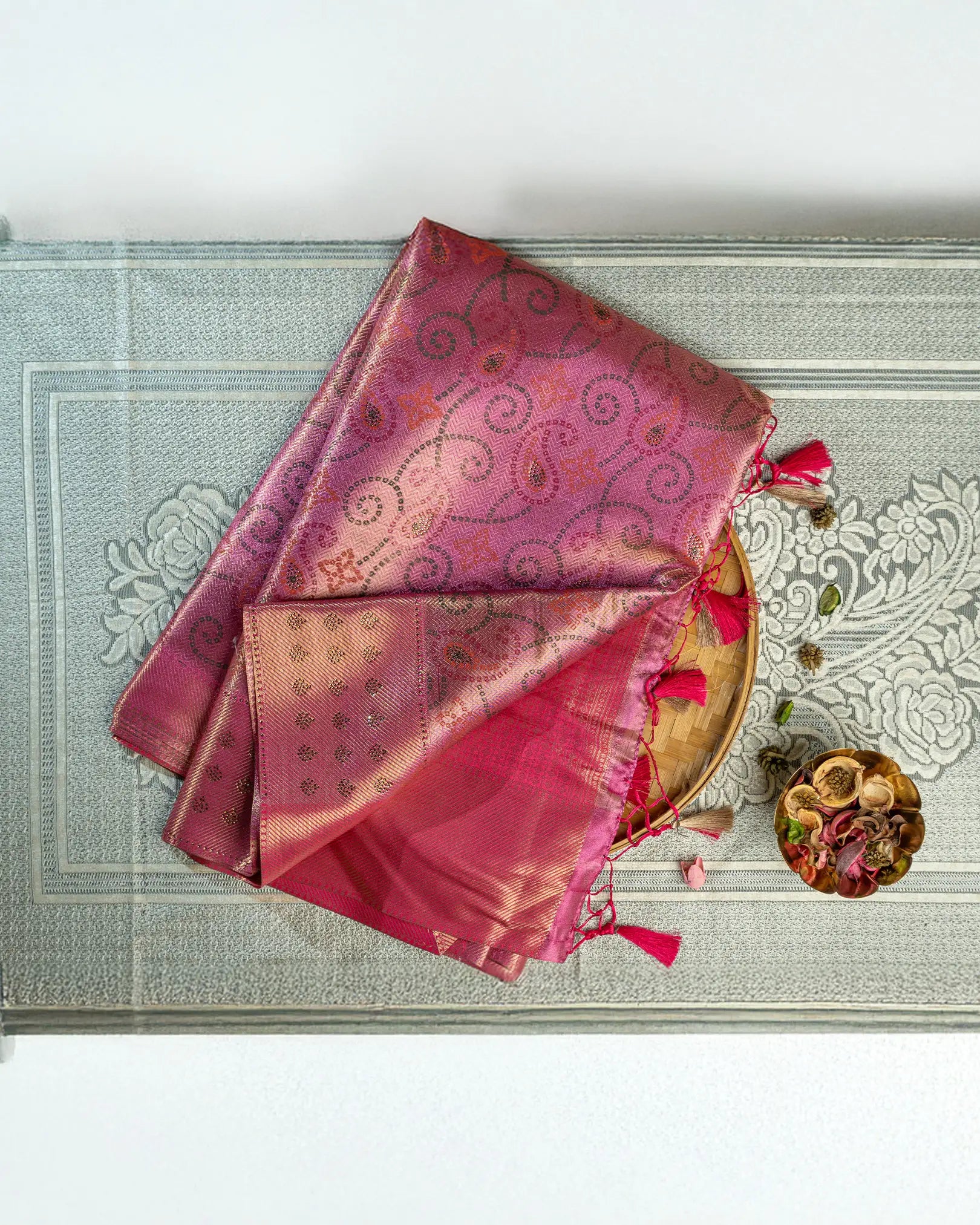 SC3543-Tissue with Stone Work