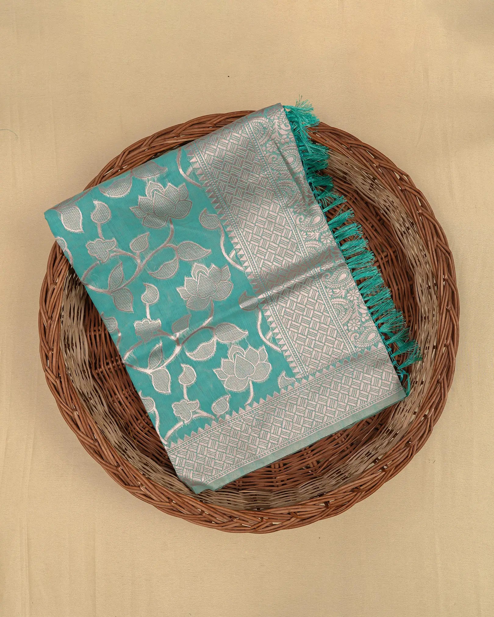 SC3040 - Linen With Copper Butta