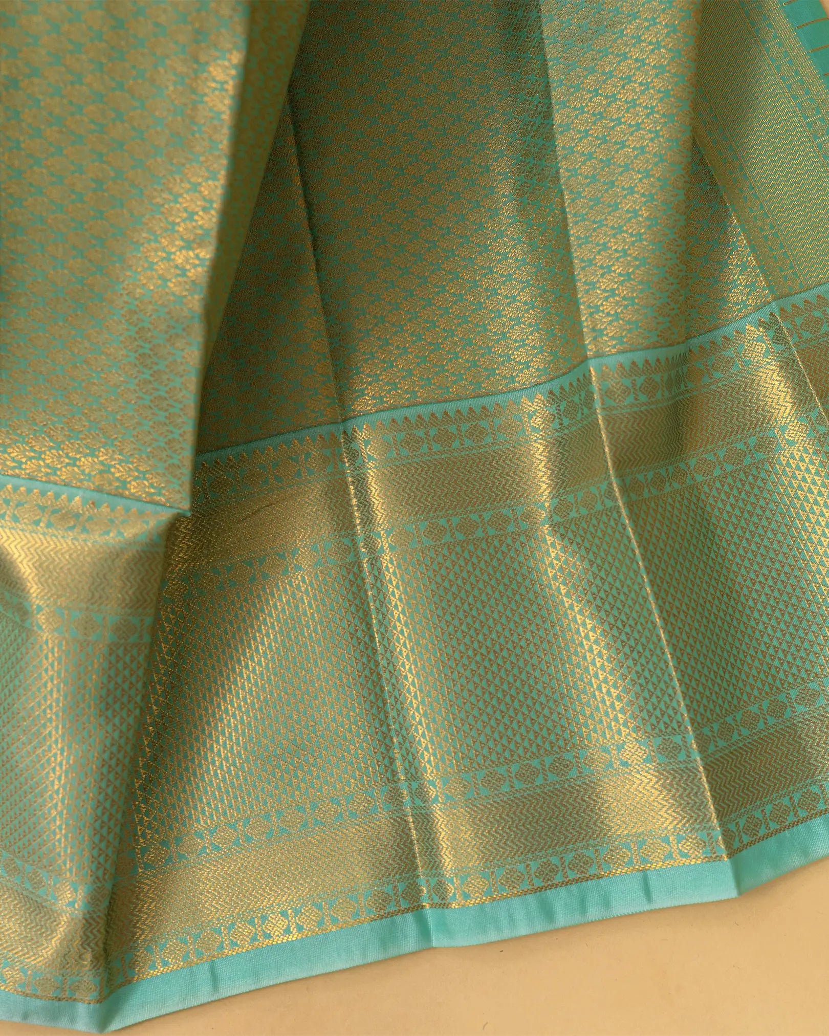 SC3471 - Silk Saree With Checked Gold Butta
