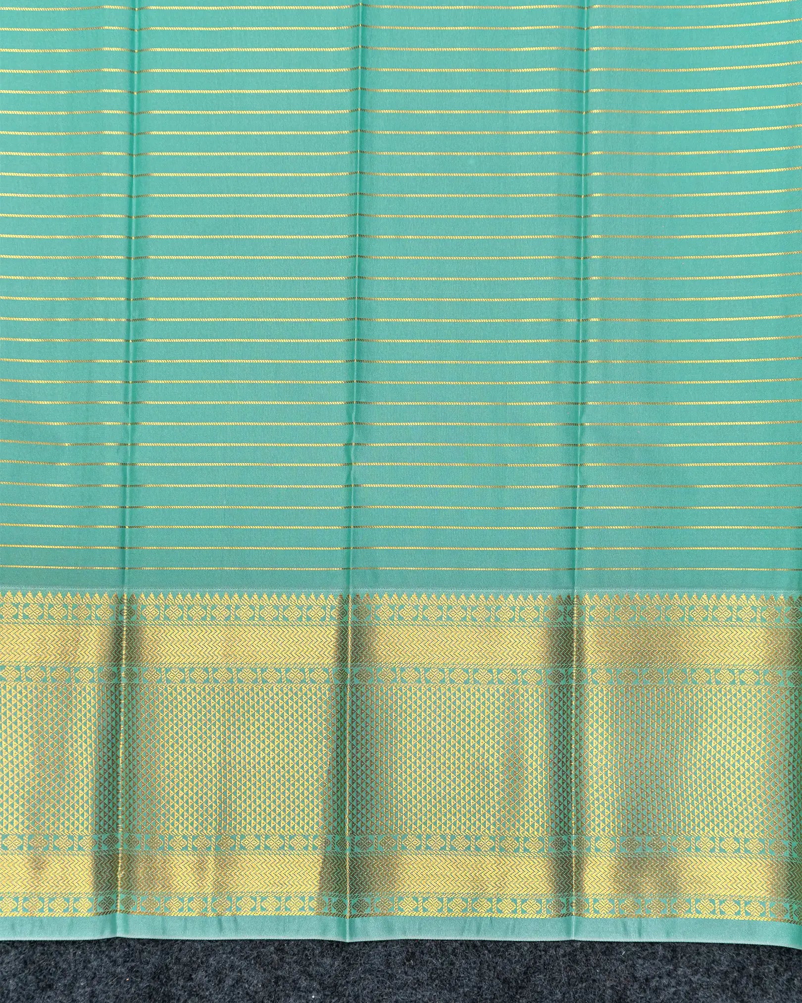 SC3471 - Silk Saree With Checked Gold Butta