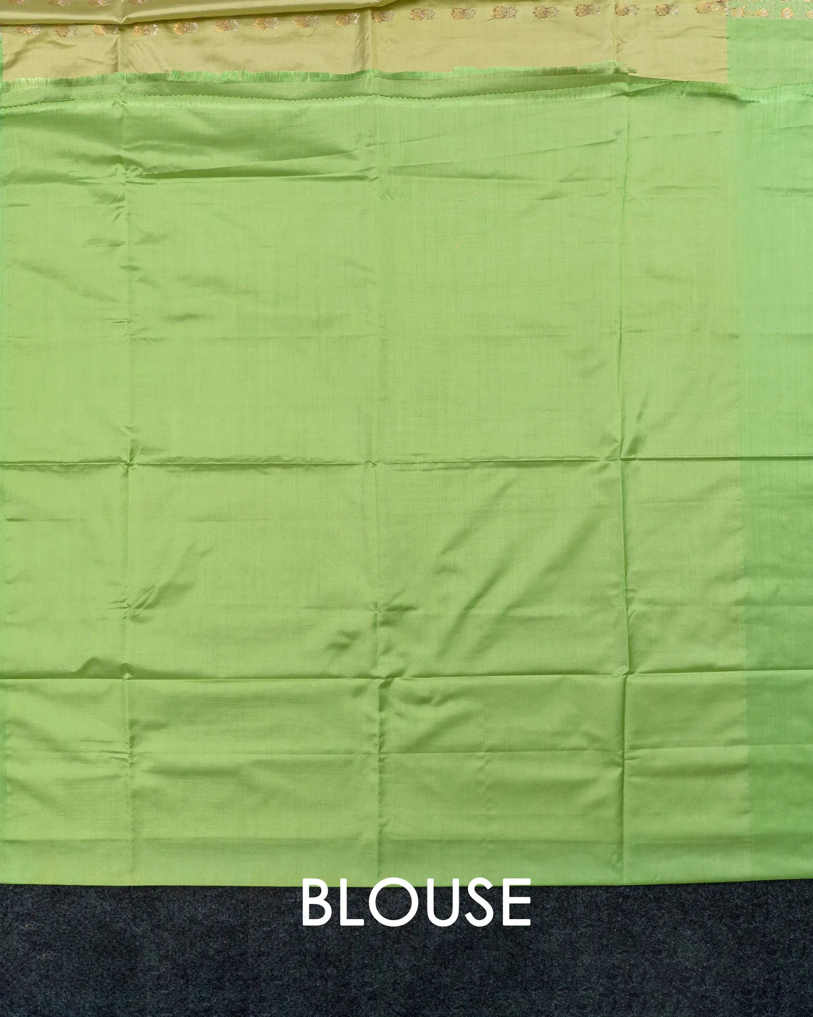 SC4587 - Litchi Silk With Zari Lines Along Body