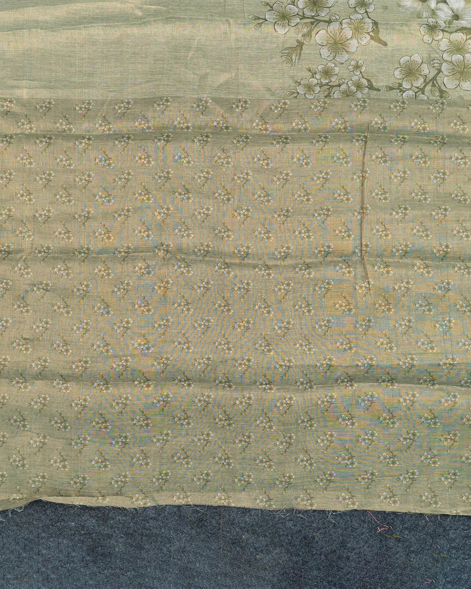 SC3149 - Tissue Saree With Foil Over The Body
