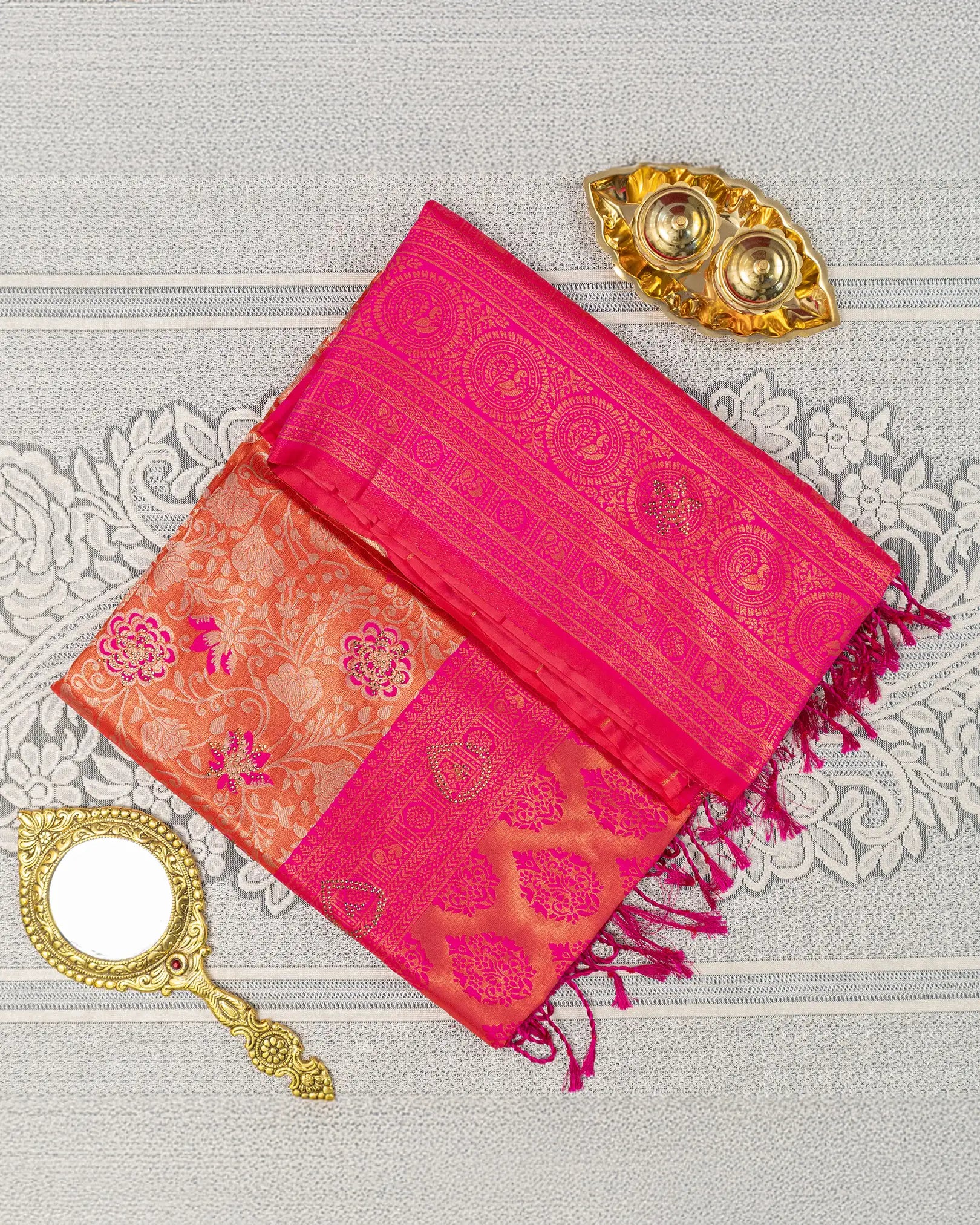 SC3962 - Dharmavaram Pattu Saree with Stone