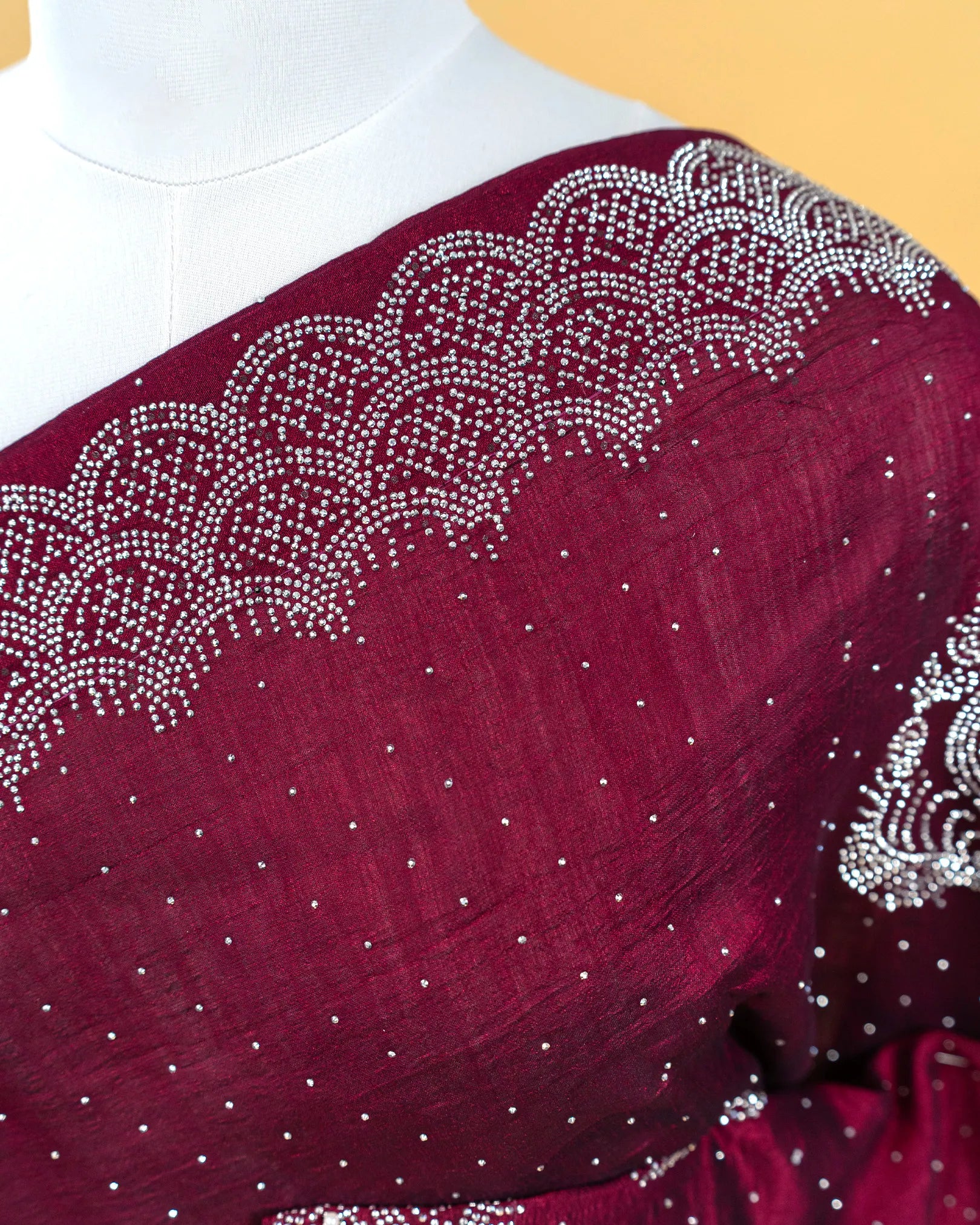 SC4140 - Vichitra With Silver Stone