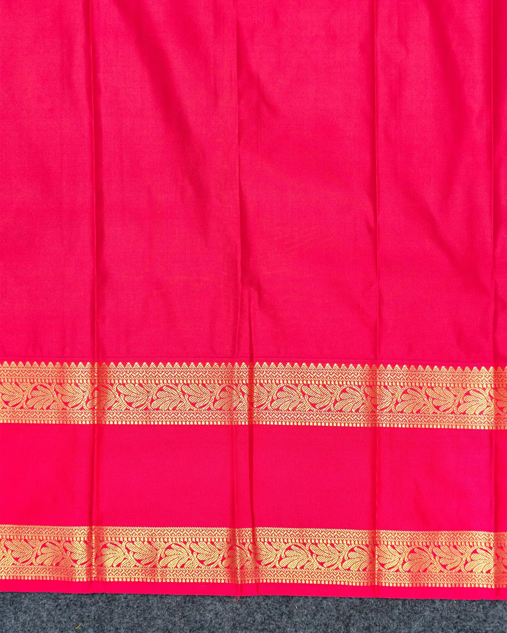 SC3473 - Silk Saree With Zari Lines And Butta