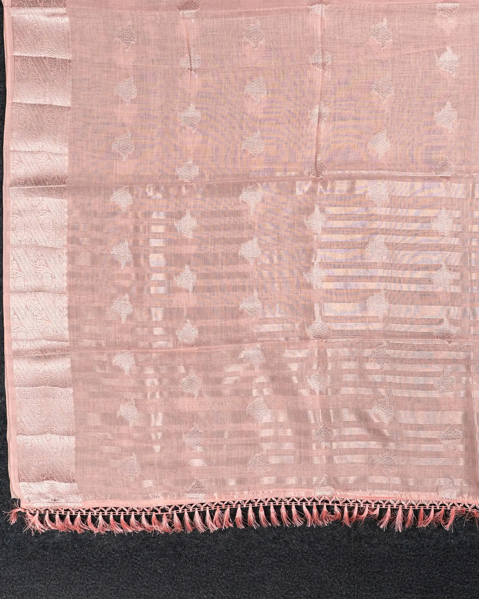 SC4362 - Linen Saree With Silver Butta