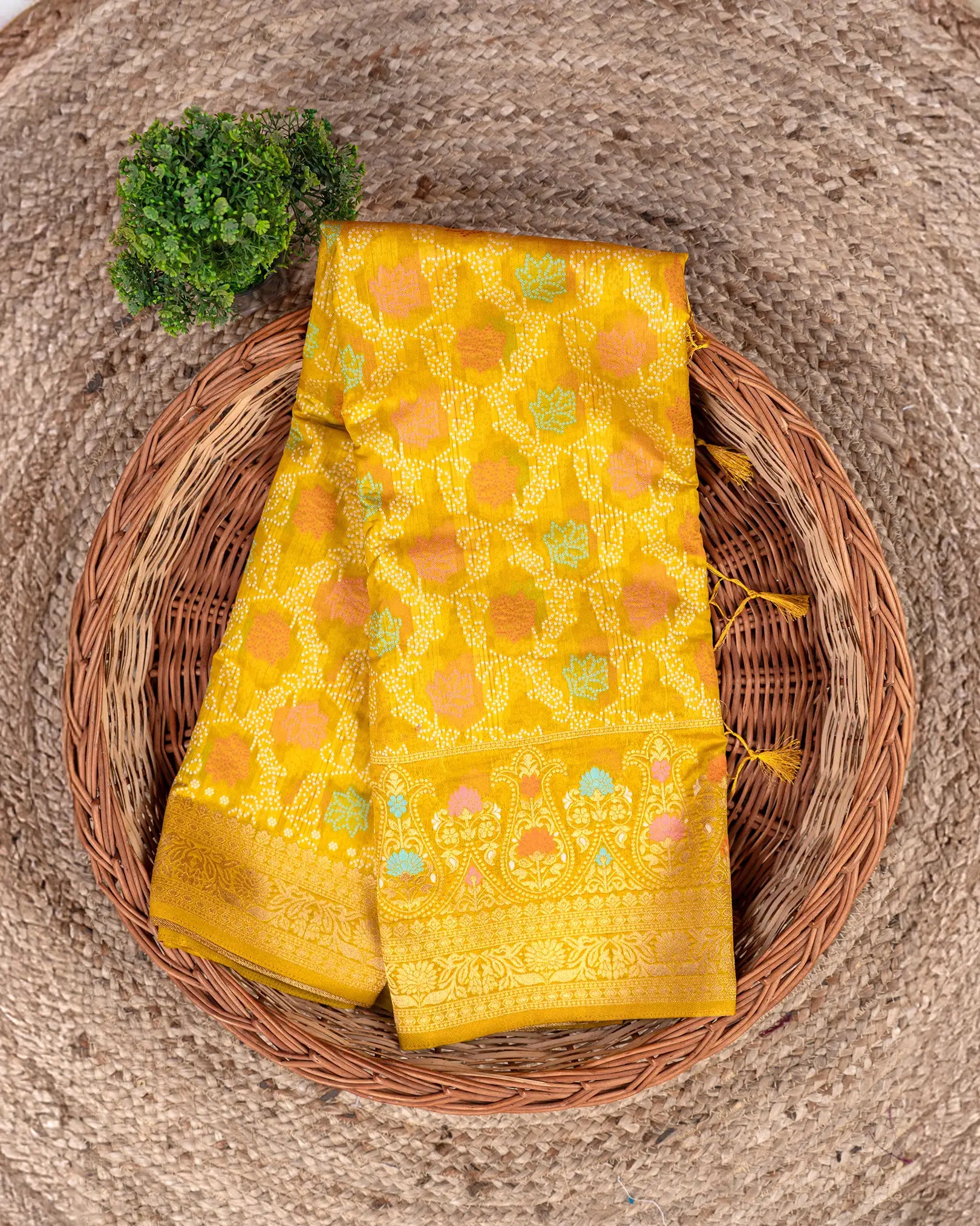 SC4001 - Georgette Material Bandhini Print With Gold Zari Saree