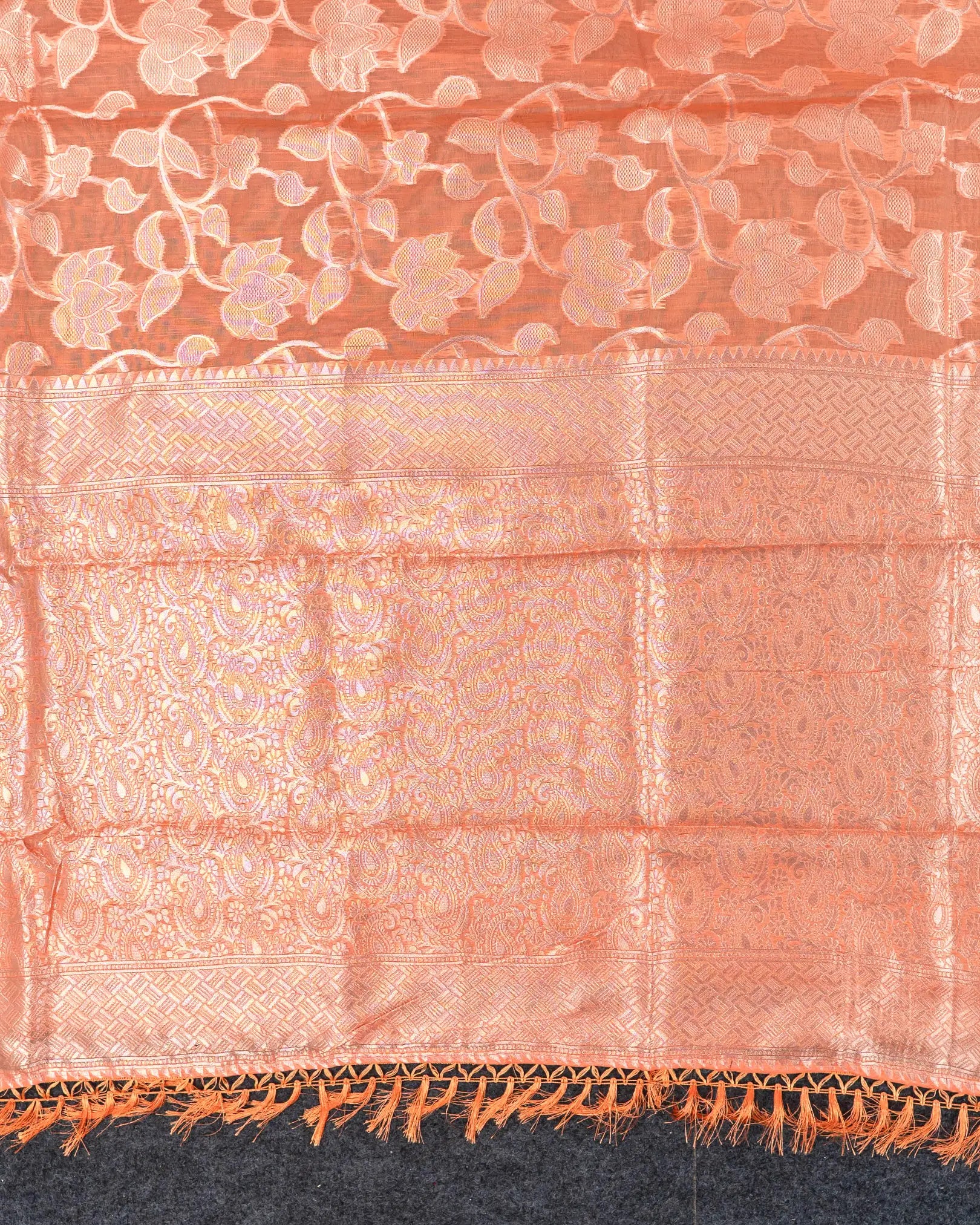 SC3040 - Linen With Copper Butta