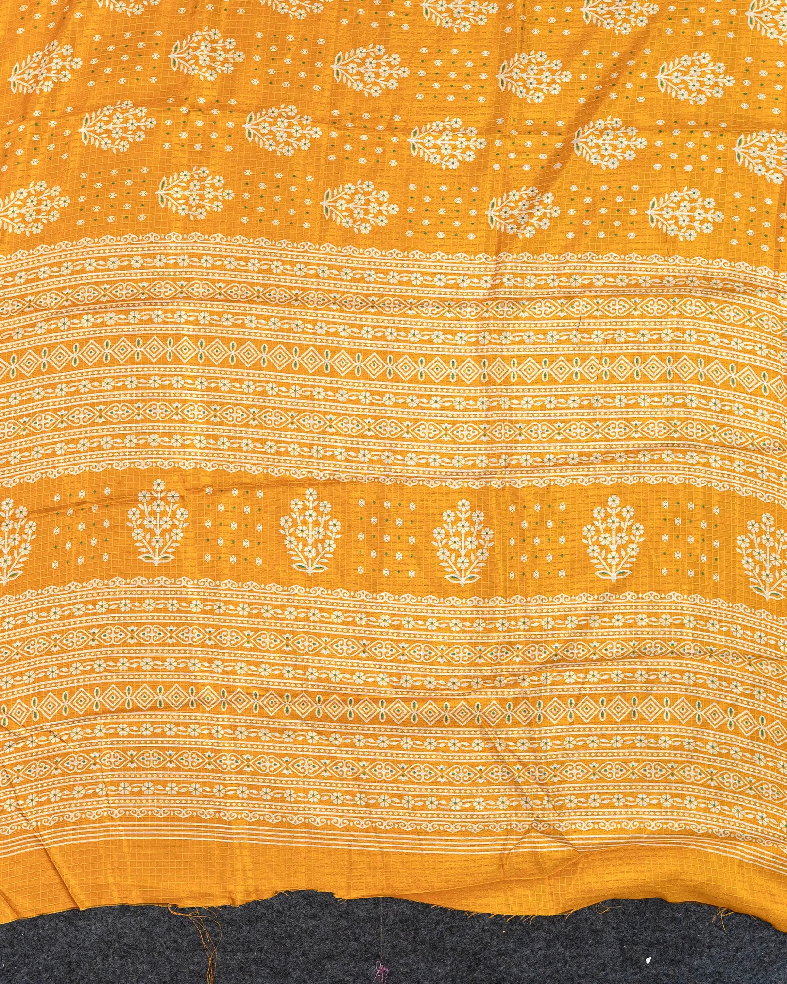 SC4028 - Dola With Bandhini Print