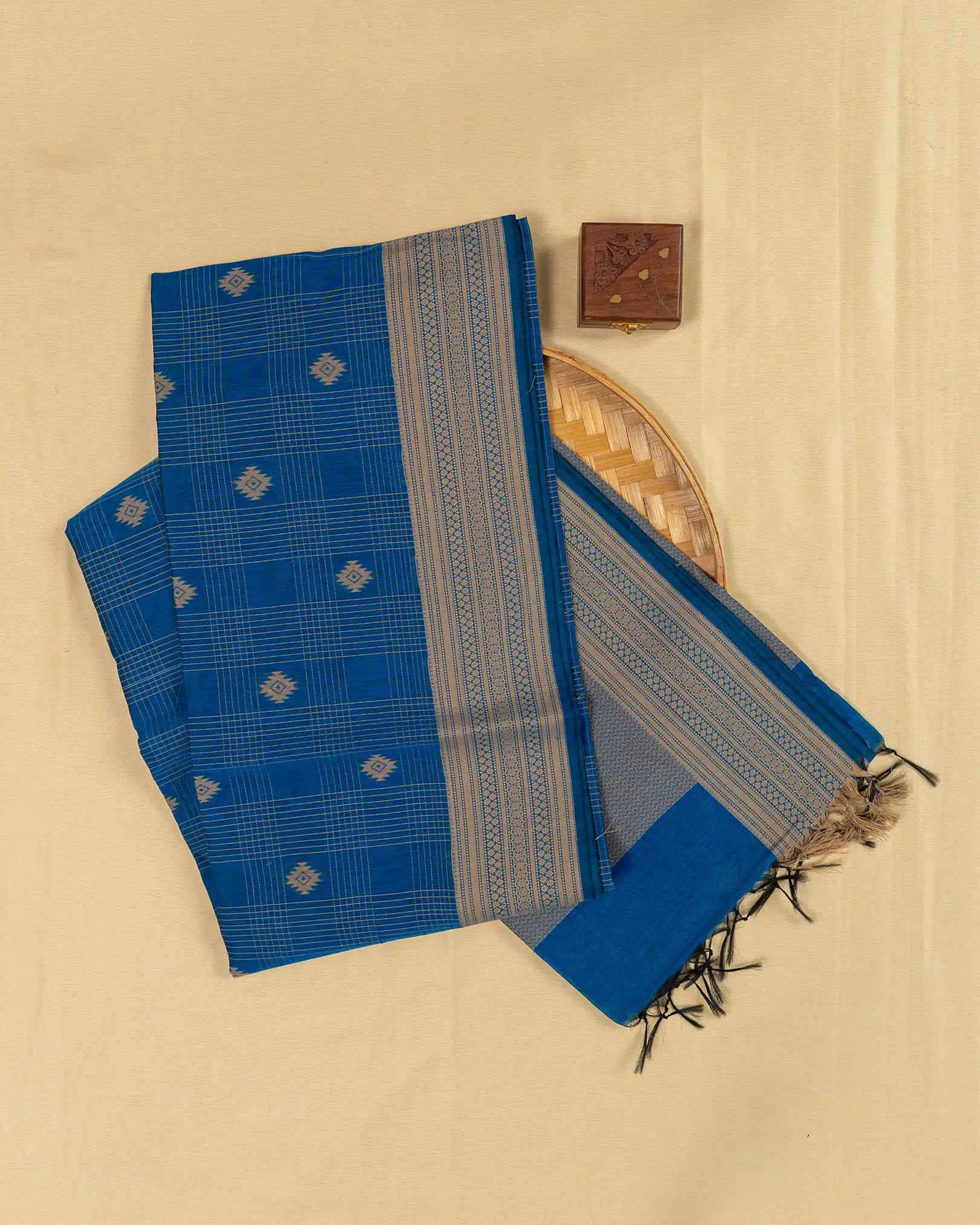 SC3941 - Silk Cotton With Thread Work