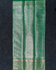 SC2954 - Tissue With Jaquard Body And Contrast Border