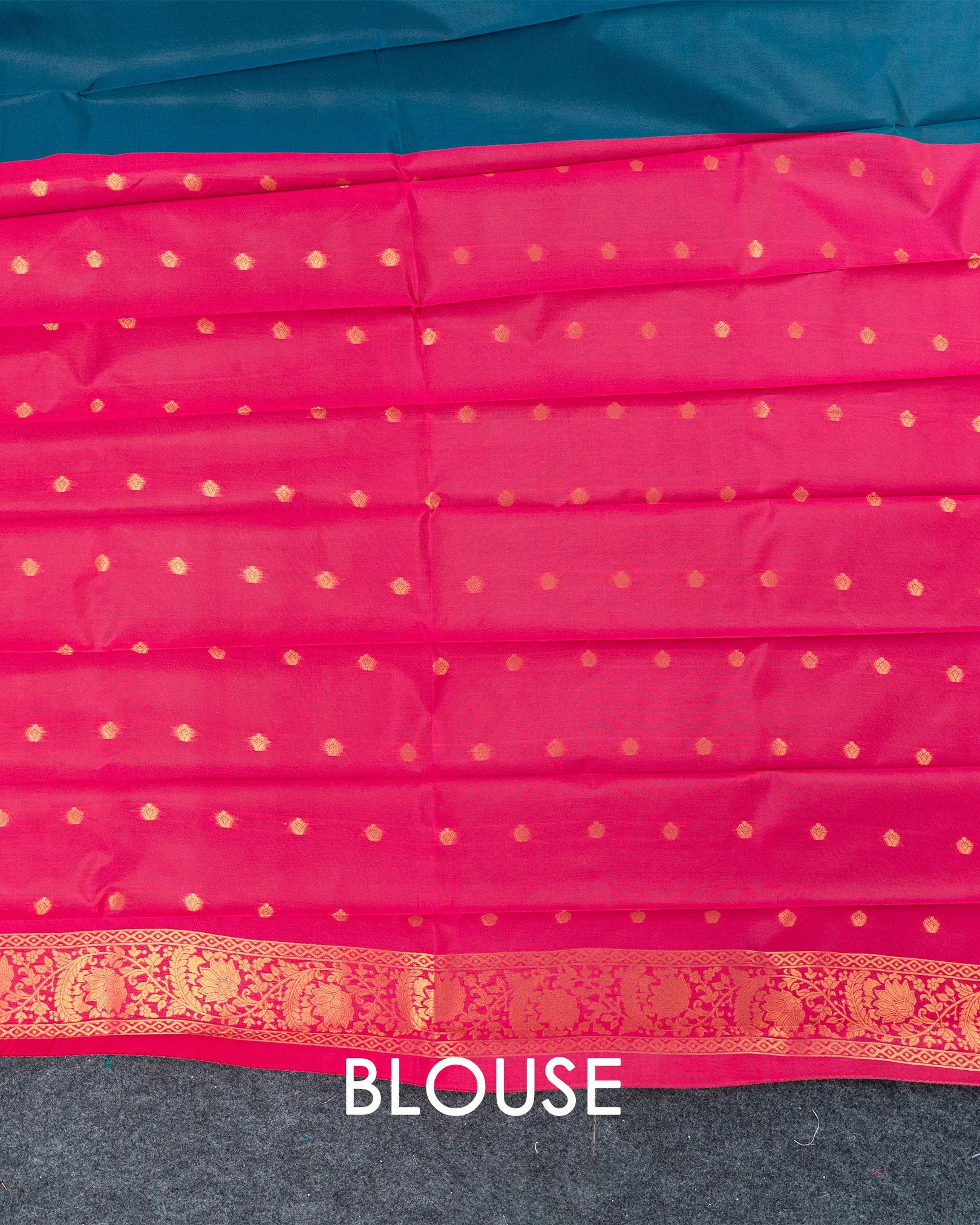 SC4402 - Litchi Silk With Zari Lines Along Body