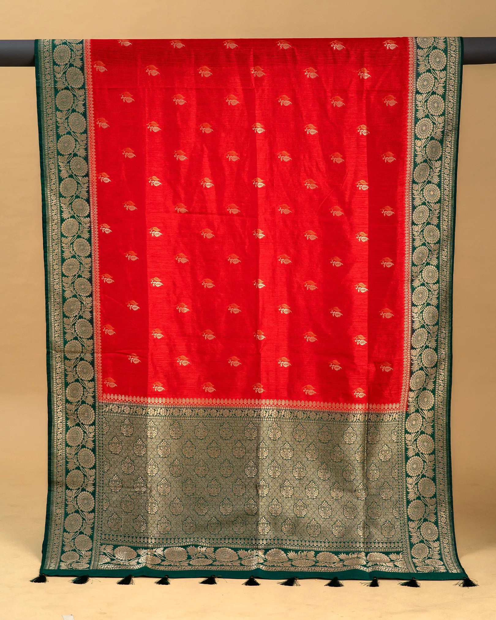 Sivappu Pachchai Tussar Saree