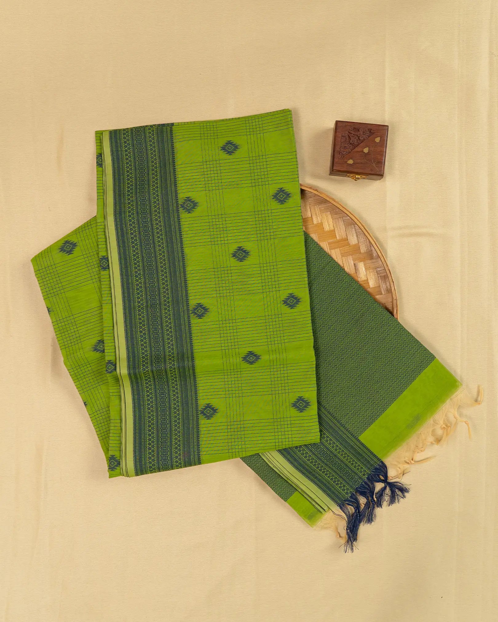 SC3941 - Silk Cotton With Thread Work