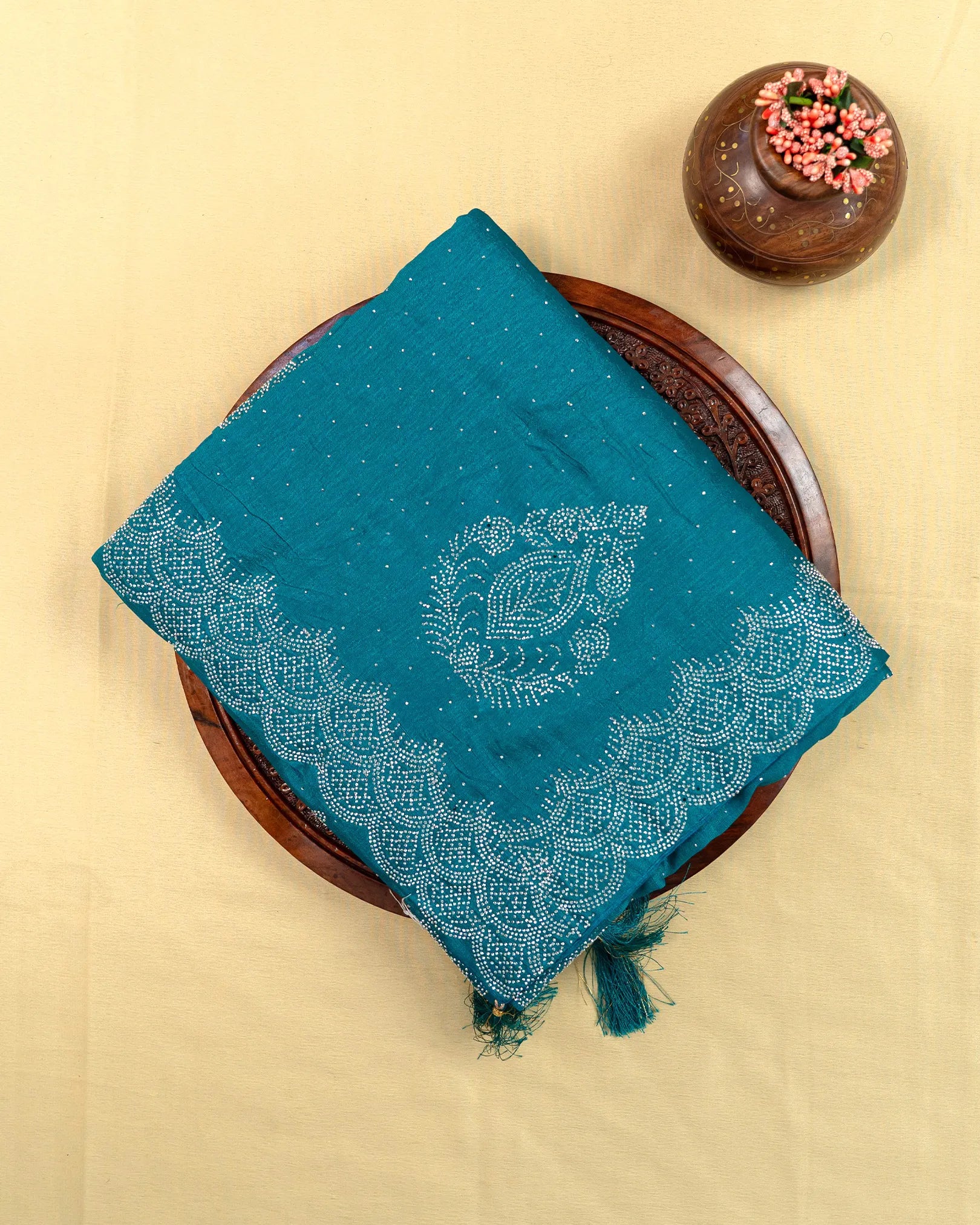 SC4140 - Vichitra With Silver Stone