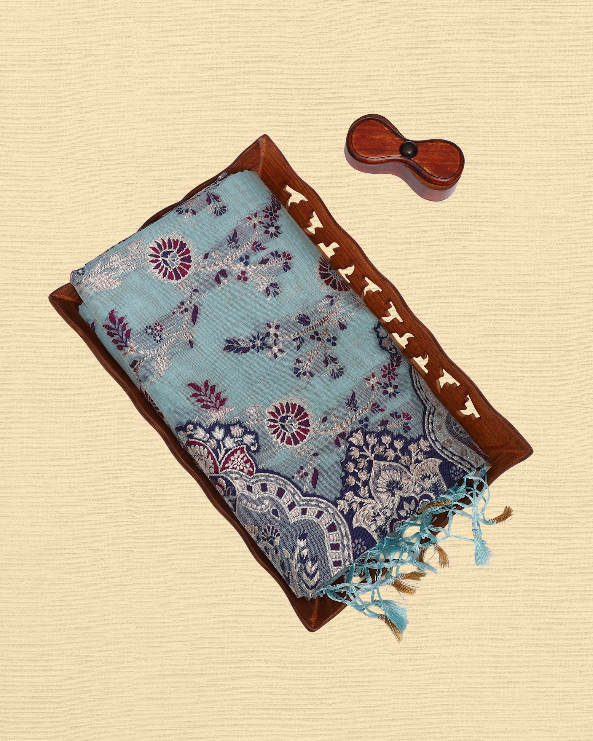 Zari Woven Floral Saree With Running Blouse