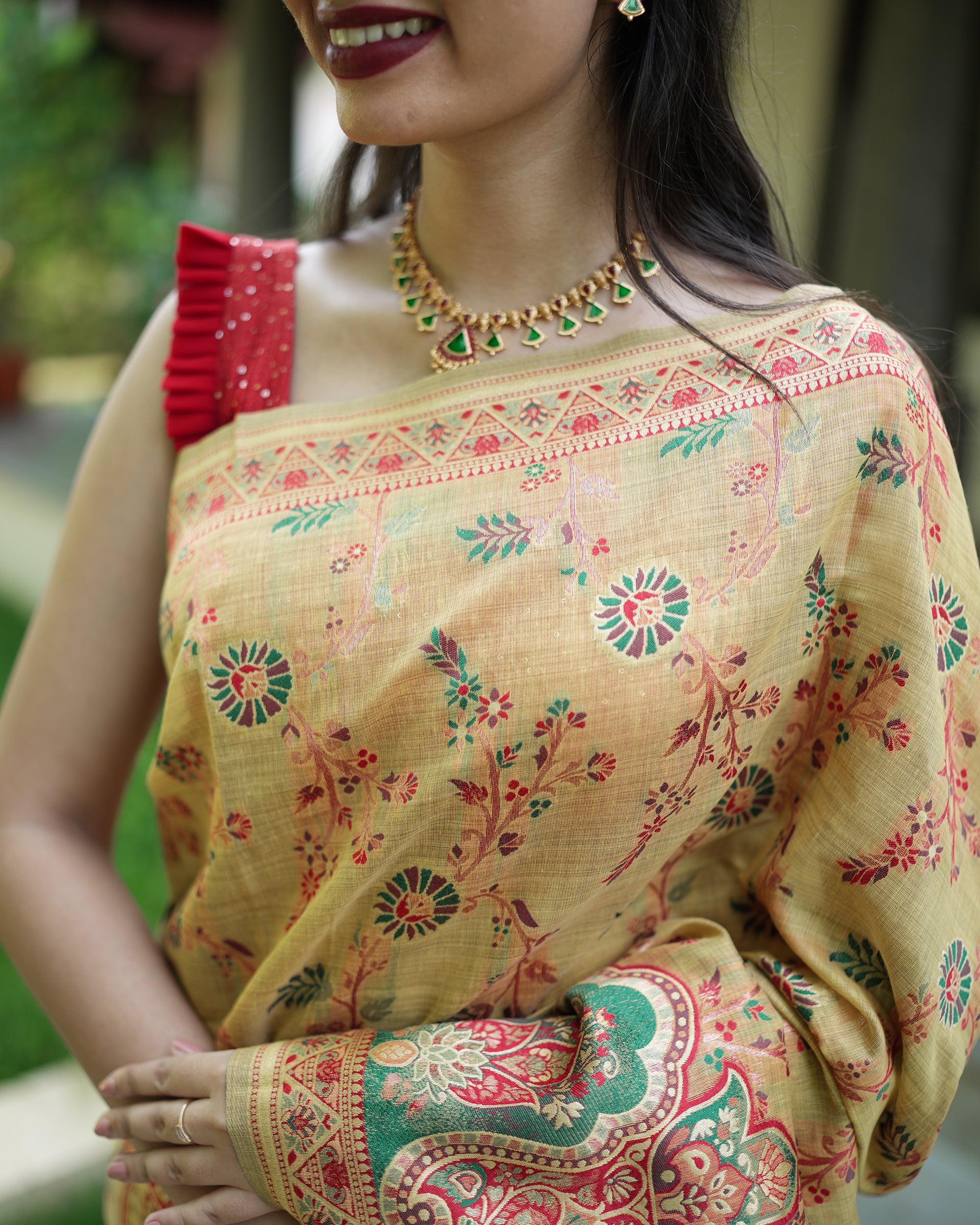 Zari Woven Floral Saree With Running Blouse