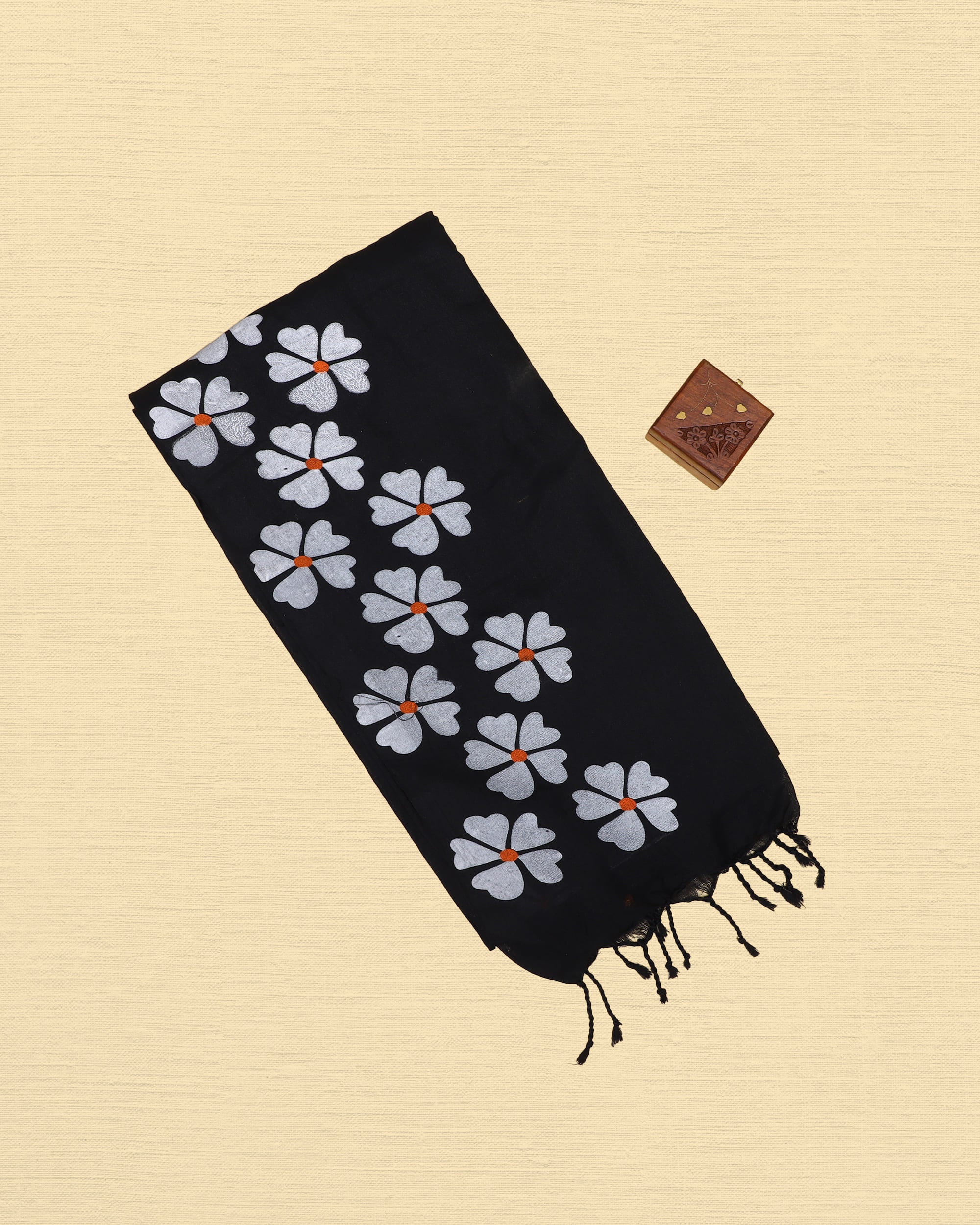 Nithyakalyani Flower Printed Mul Mul Saree